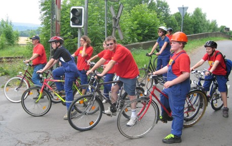 der Rallyeexpress am Bahnbergang 