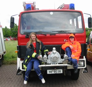 Auf dem Feuerwehrauto