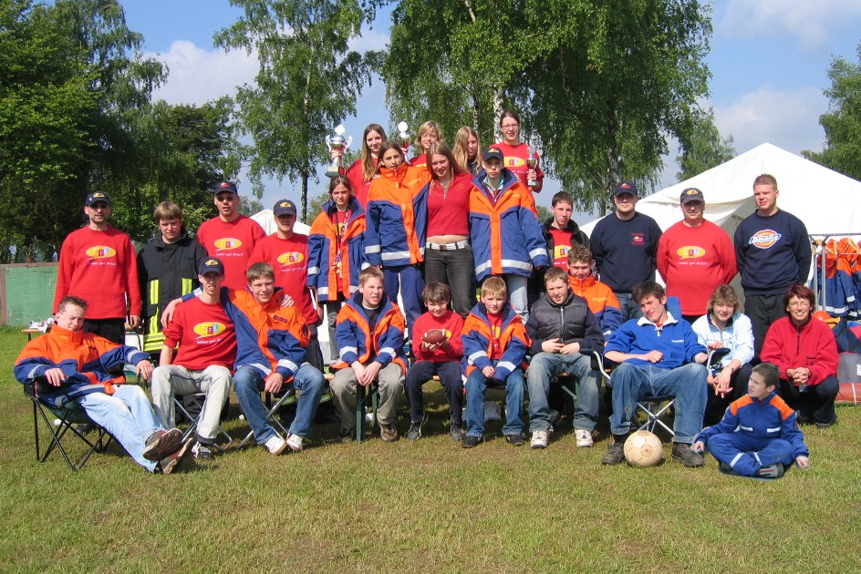 Zeltlager 2005 am Doktorsee: Chrissi,Sarah1,Sarah2,Kathi,Reinhard,Dennis,Andre,Marco,Lena,Jana,Kaddy,Christina,Timm,Steffen,Didi,Kai,Marc1,Gebbi,Sascha-Hsb,Till,Robin,Marc2,Maik,Jan,Alex,Anke,Tobias,Elli